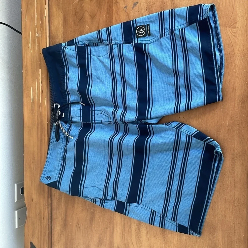 Volcom Mod Tech Board Shorts Size 32